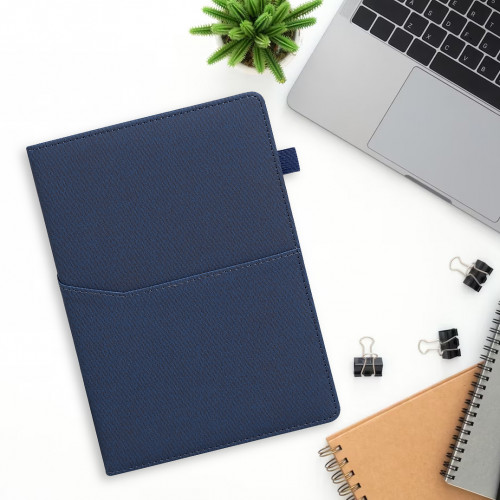 Ежедневник Smart Asti Linen А5, красный, недатированный, в твердой обложке с поролоном Ежедневник Smart Asti Linen А5, красный, недатированный, в твердой обложке с поролоном